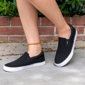 Lugz women’s Clipper Slip-On Sneakers - Black White Stripe -8 NIB